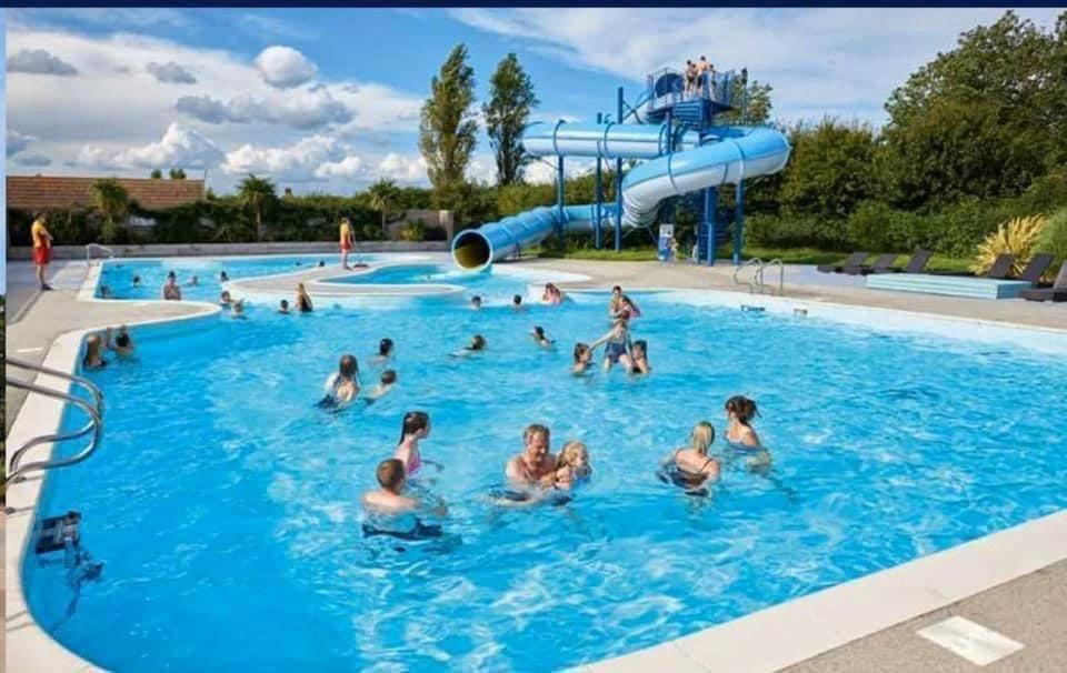Golden Sands Beach Activities Sea Holiday Relax Мейблторп Экстерьер фото