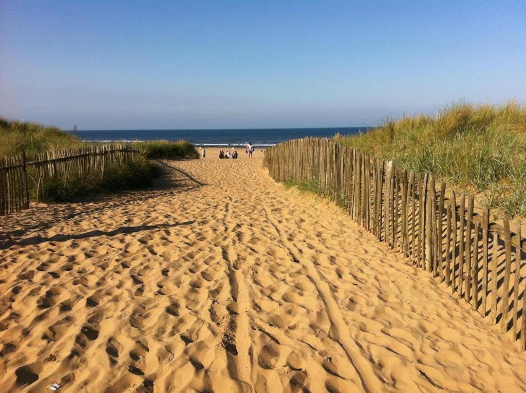 Golden Sands Beach Activities Sea Holiday Relax Мейблторп Экстерьер фото
